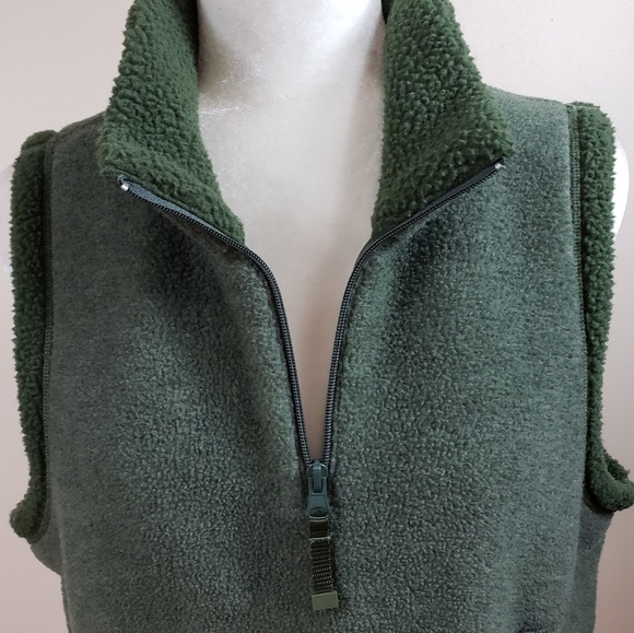 American Eagle Outiffters Green Performance Vest - Picture 8 of 8